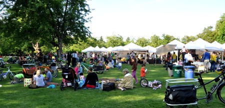 The picnic scene at your Wallingford Farmers Market. Copyright Zachary D. Lyons.